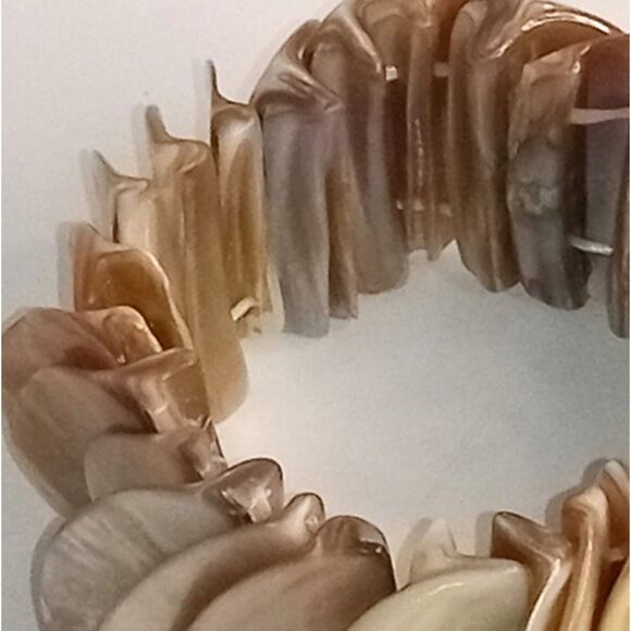 Vintage Polished Shell Mother of Pearl Earth Tones Stretchy Bracelet - Picture 3 of 7
